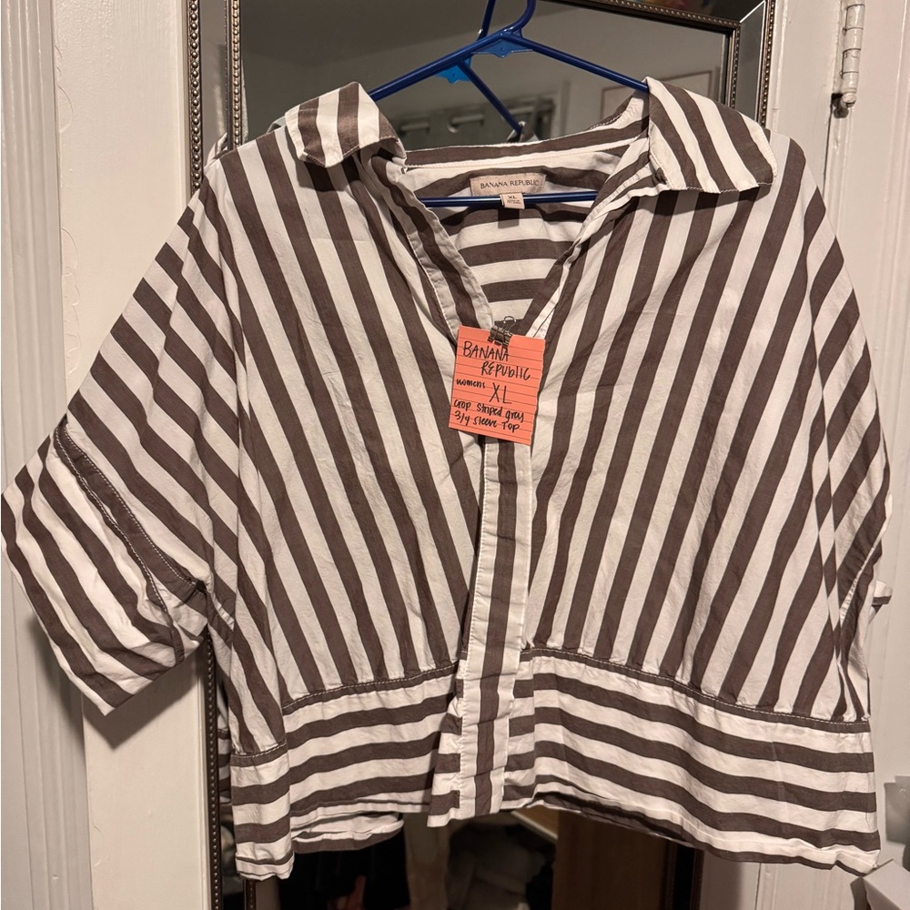 Banana republic grey and white striped crop